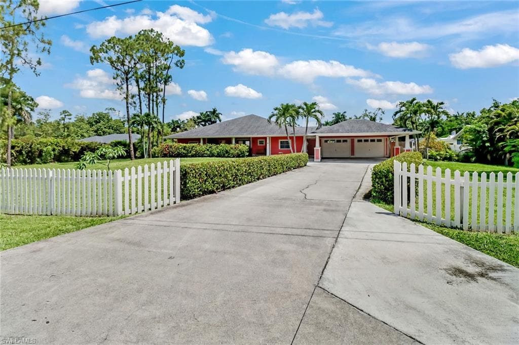 5600 Cynthia LN NAPLES, FL 34112