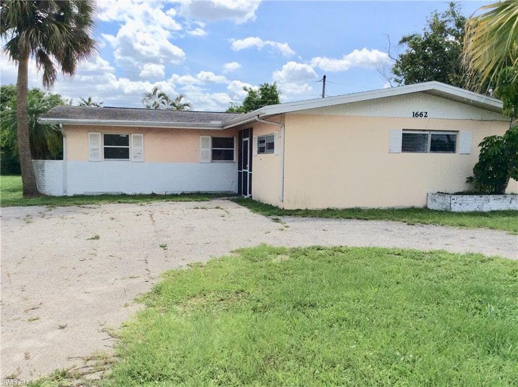 1662 Harvard CT FORT MYERS, FL 33901