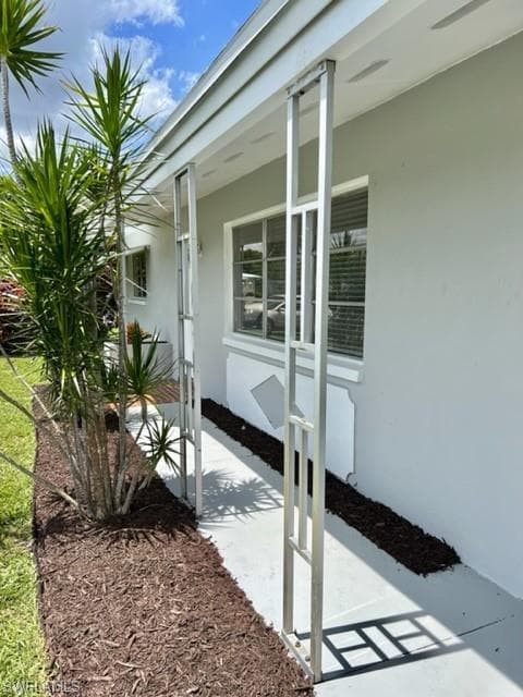 1320 Ellendale CIR LEHIGH ACRES, FL 33936