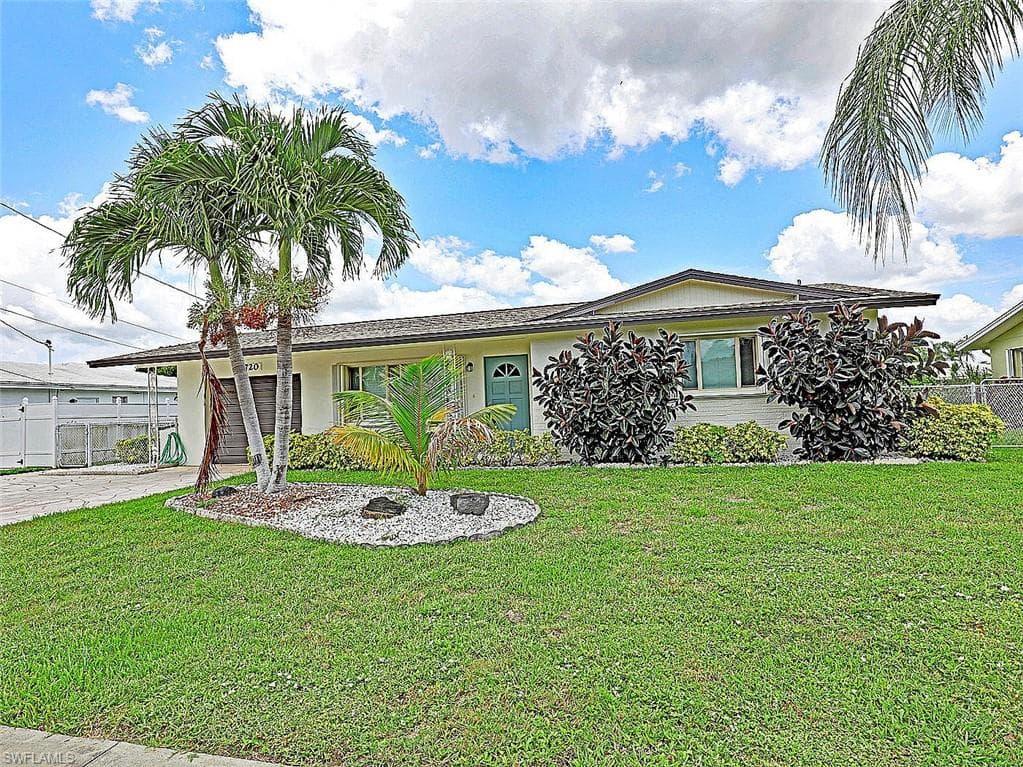 1720 W Coral TER NORTH FORT MYERS, FL 33903