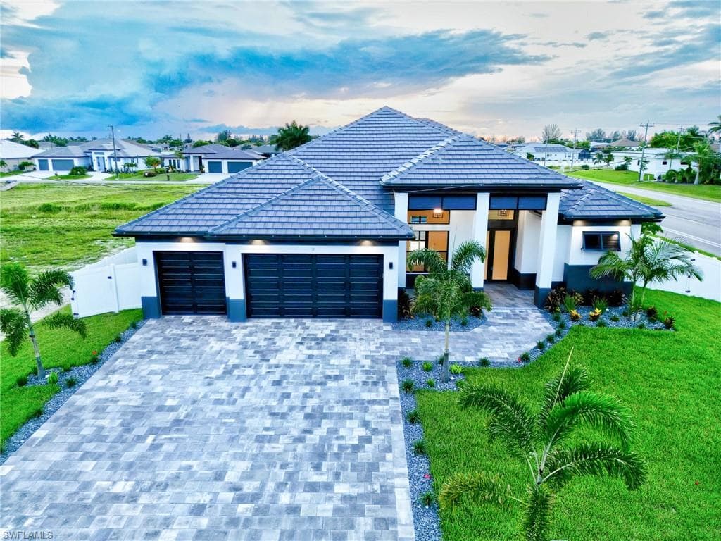 2 SW 35th AVE CAPE CORAL, FL 33991