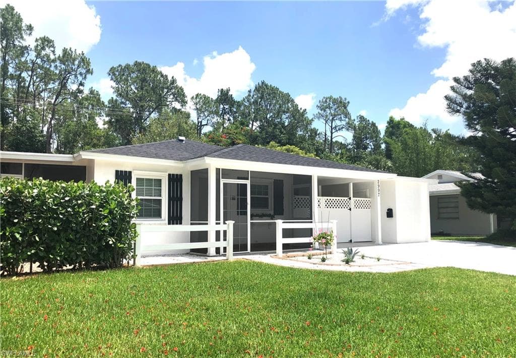 2997 Poinciana DR NAPLES, FL 34105