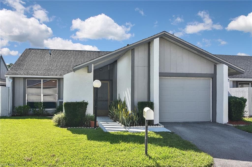 9697 Baycrest TER LEHIGH ACRES, FL 33936