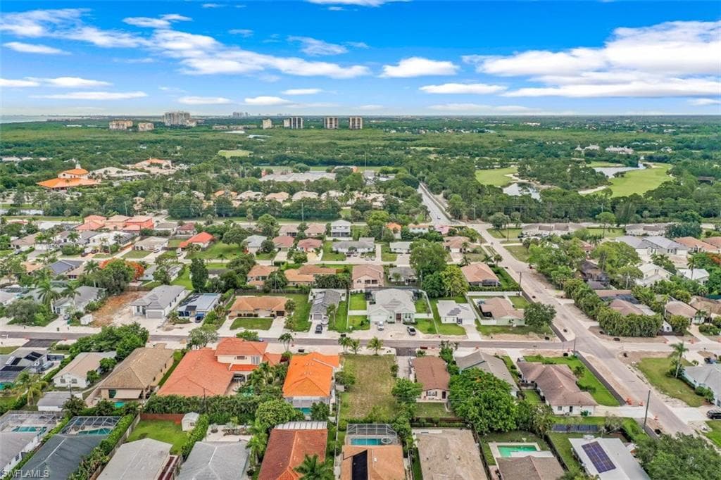 686 109th AVE N NAPLES, FL 34108