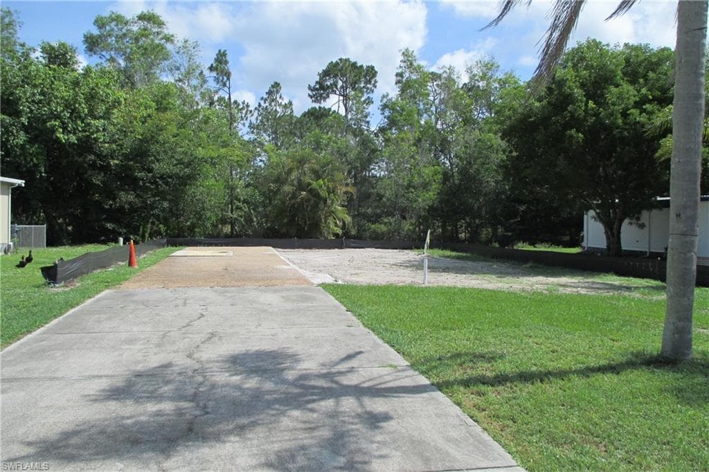 211 Ocean Reef LN NAPLES, FL 34114