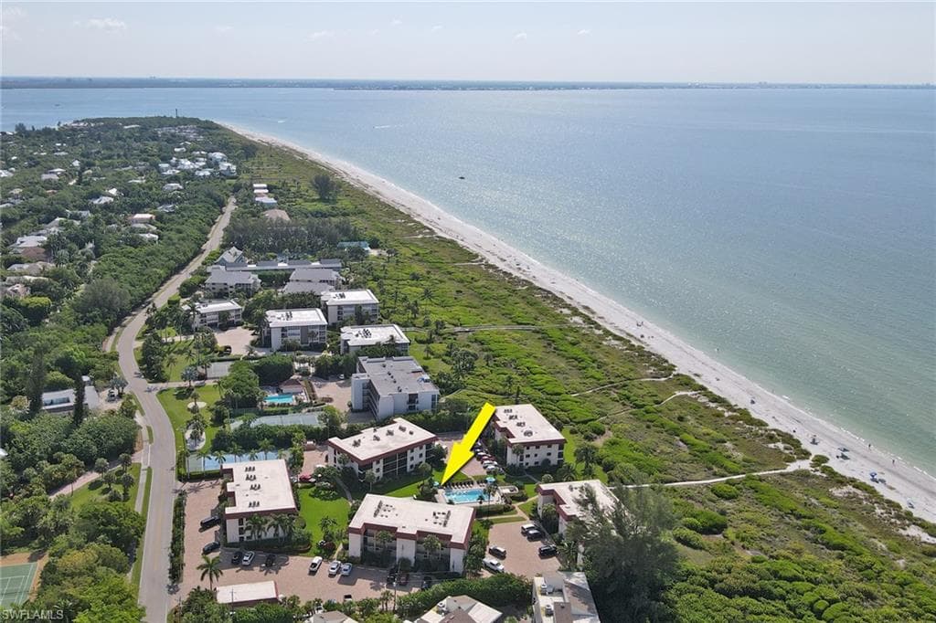 671 E Gulf DR 2A2 SANIBEL, FL 33957