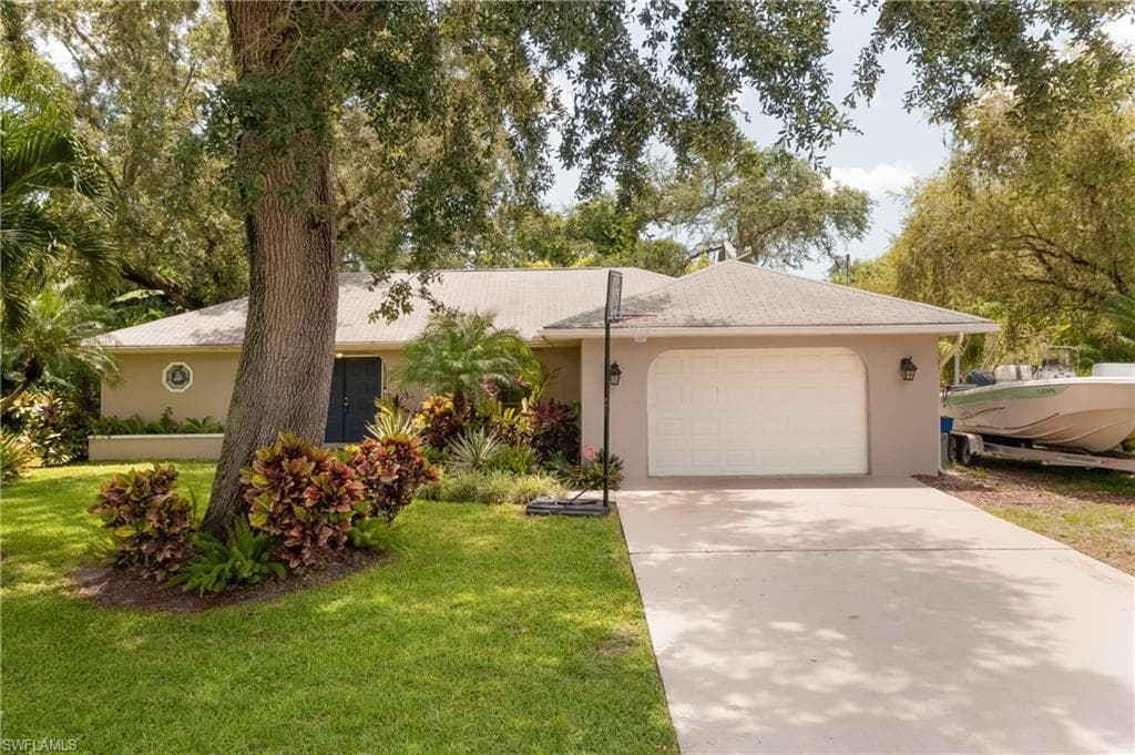 216 Greenwood AVE LEHIGH ACRES, FL 33936