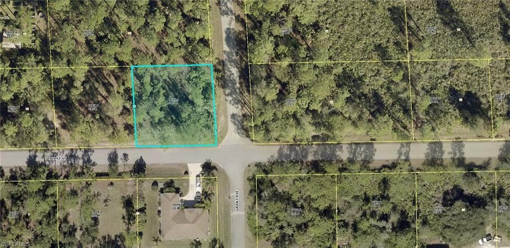 3307 E 21st ST ALVA, FL 33920