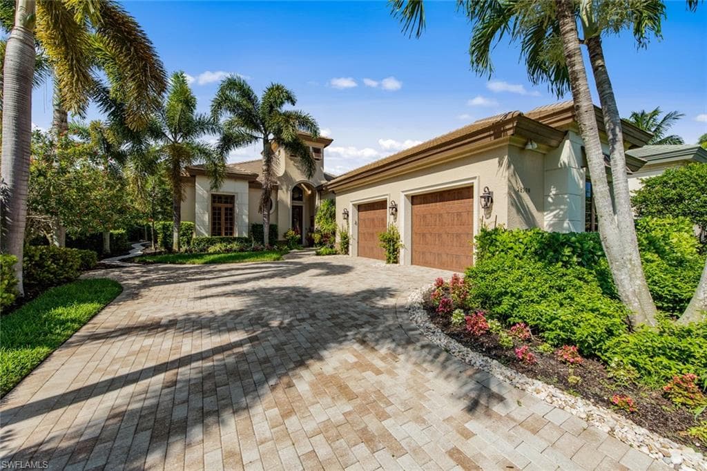 28708 La Caille DR NAPLES, FL 34119