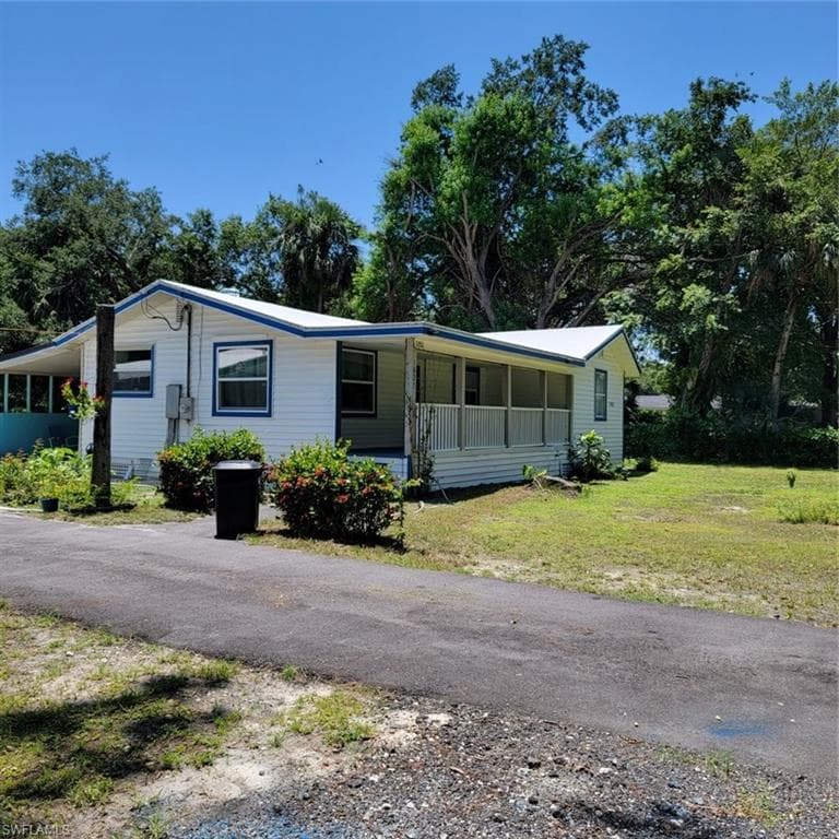 1827 Atlantic AVE NORTH FORT MYERS, FL 33903