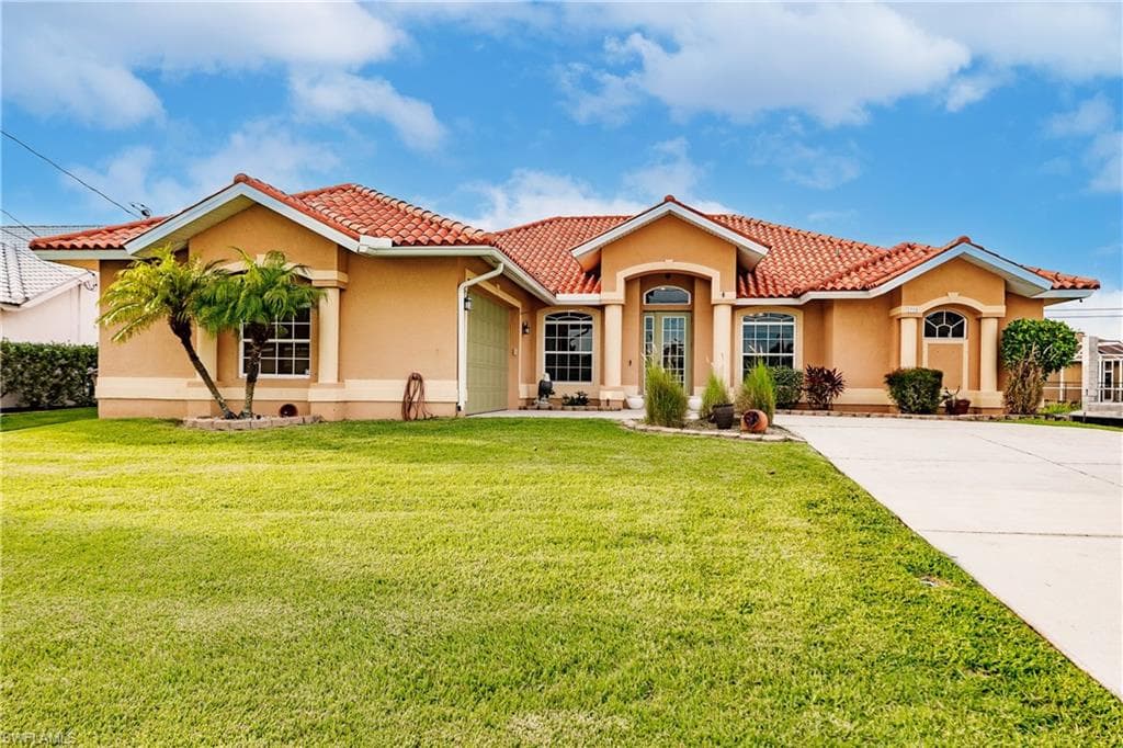 2705 32nd LN CAPE CORAL, FL 33914