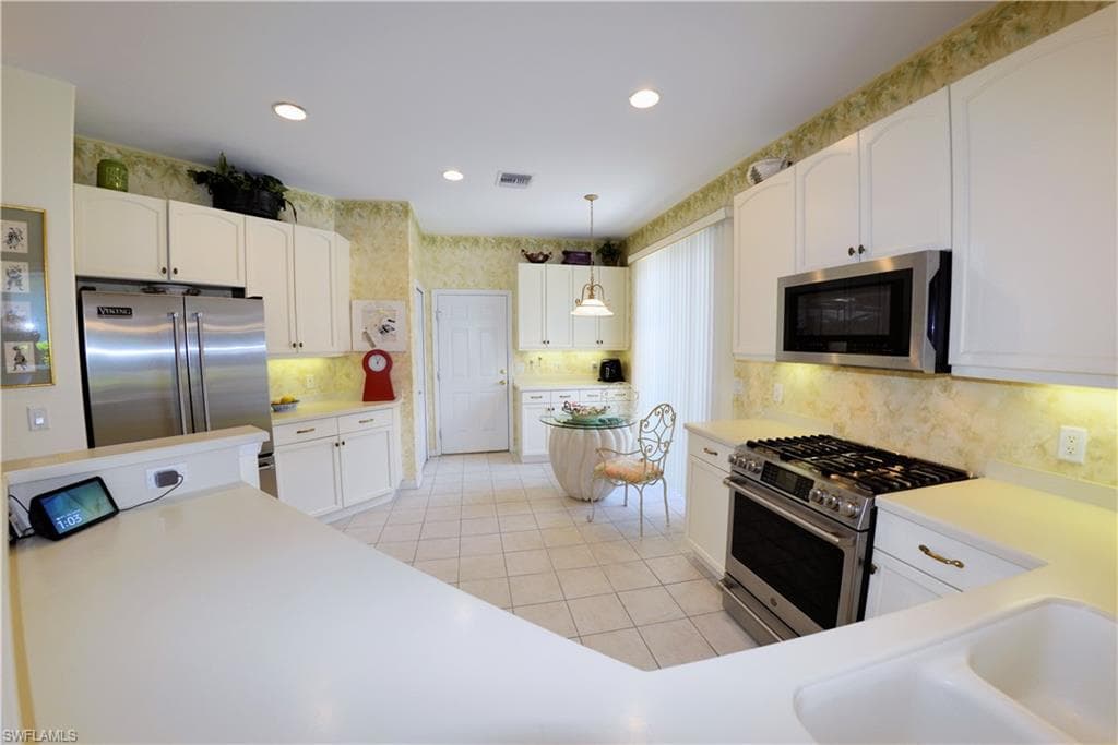 10548 Avila CIR FORT MYERS, FL 33913