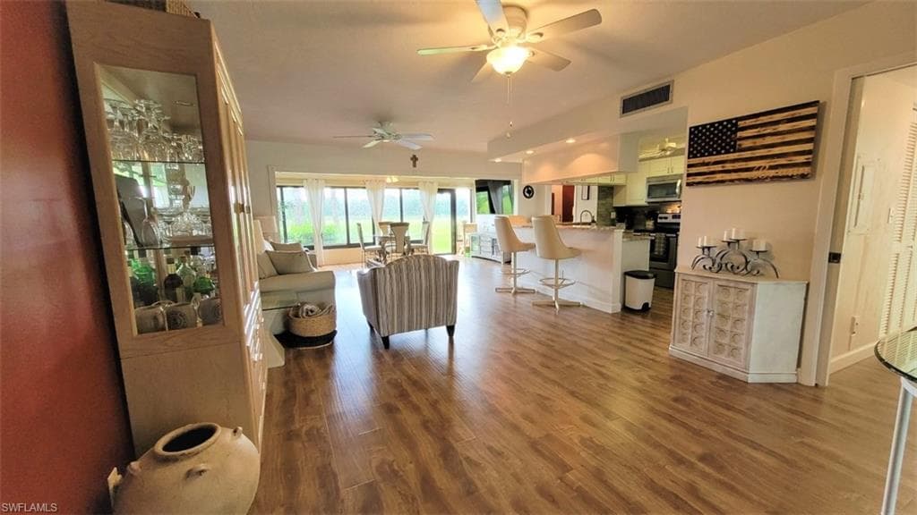 5625 Trailwinds DR 412 FORT MYERS, FL 33907