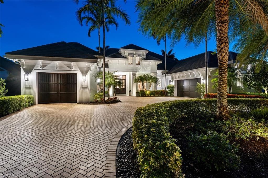 2301 Crayton RD NAPLES, FL 34103