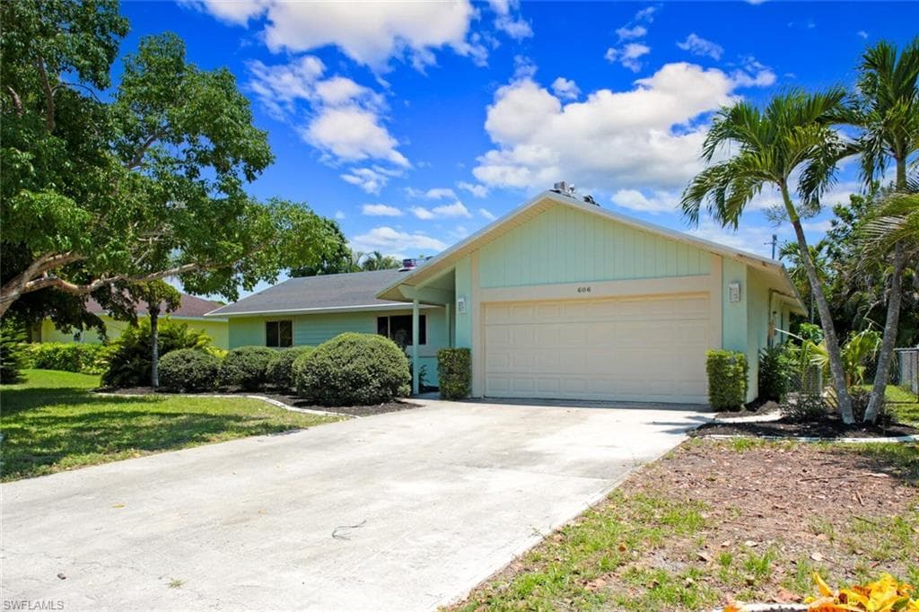 606 Gleason PKY CAPE CORAL, FL 33914