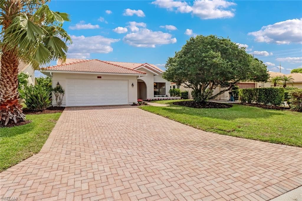 425 Fox Den CIR NAPLES, FL 34104