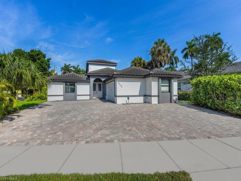 10600 MCGREGOR BLVD FORT MYERS, FL 33919