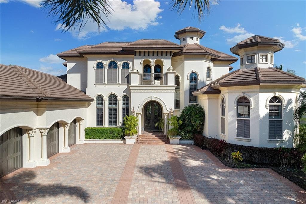 1585 3rd ST S NAPLES, FL 34102