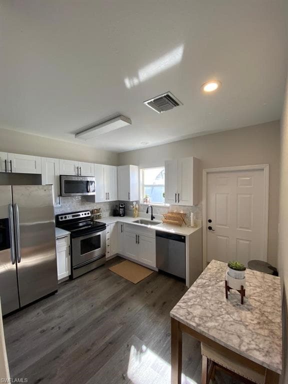 3558-3560 Brink CIR