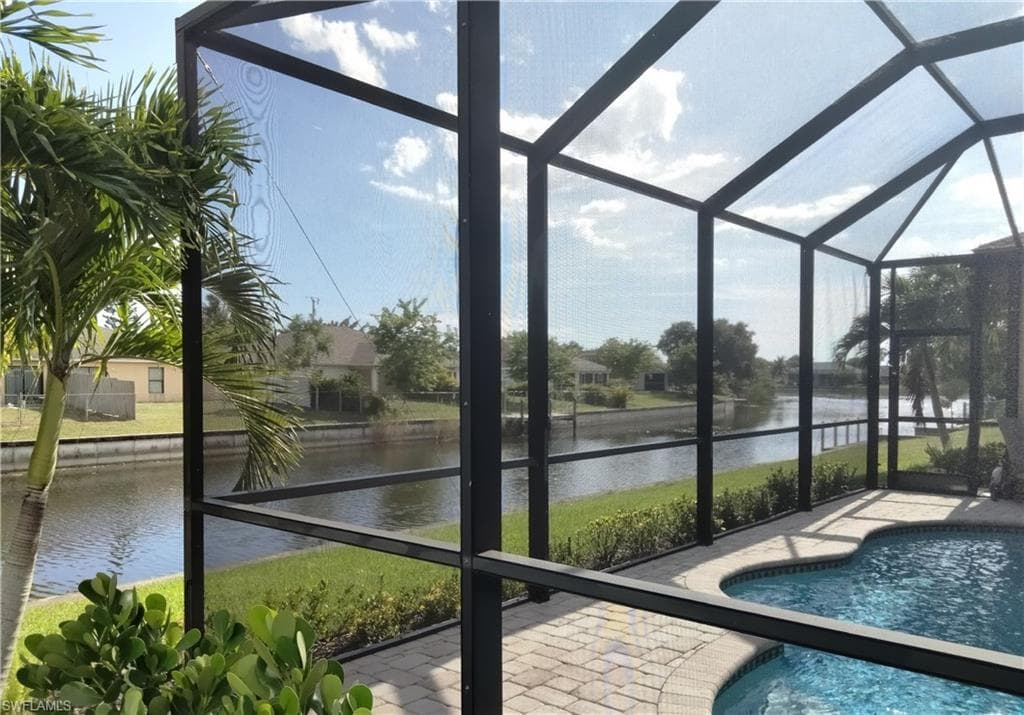 530 SE 4th ST CAPE CORAL, FL 33990