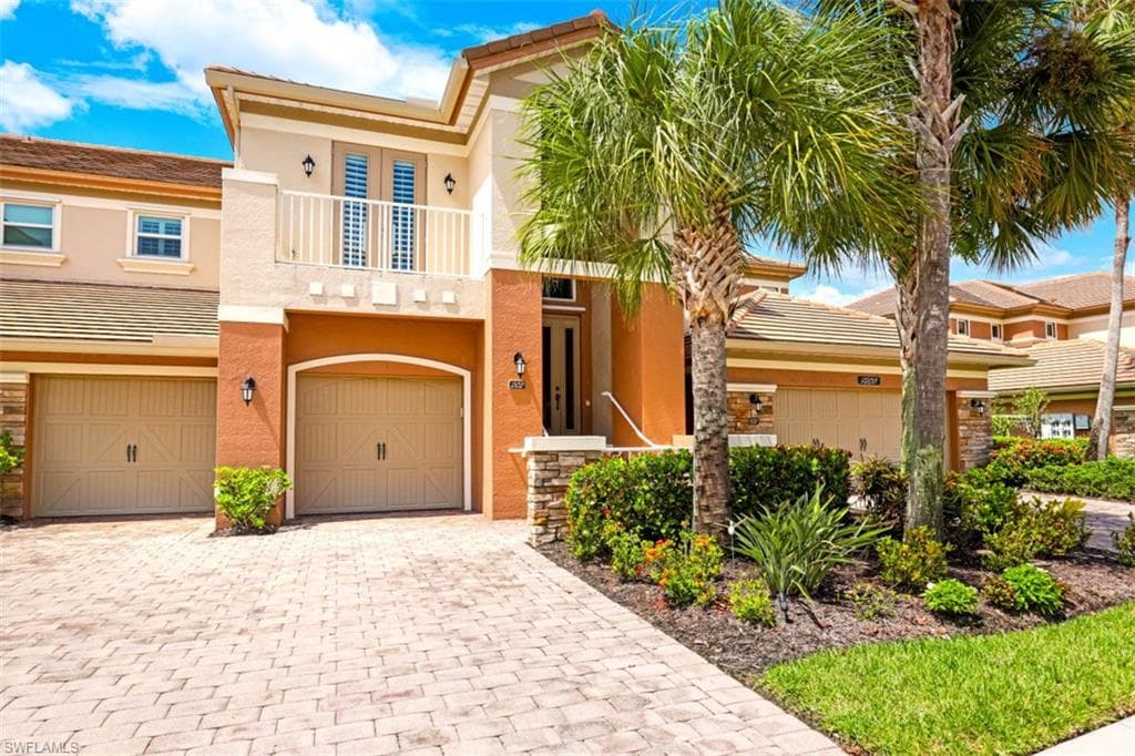 9208 Quartz LN 4-202 NAPLES, FL 34120