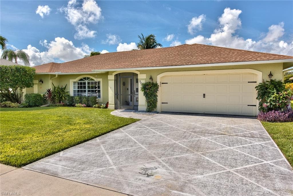 960 Hidden Harbour DR NAPLES, FL 34109