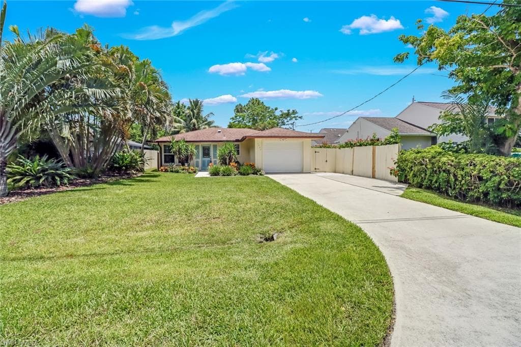 1022 Highlands DR NAPLES, FL 34103