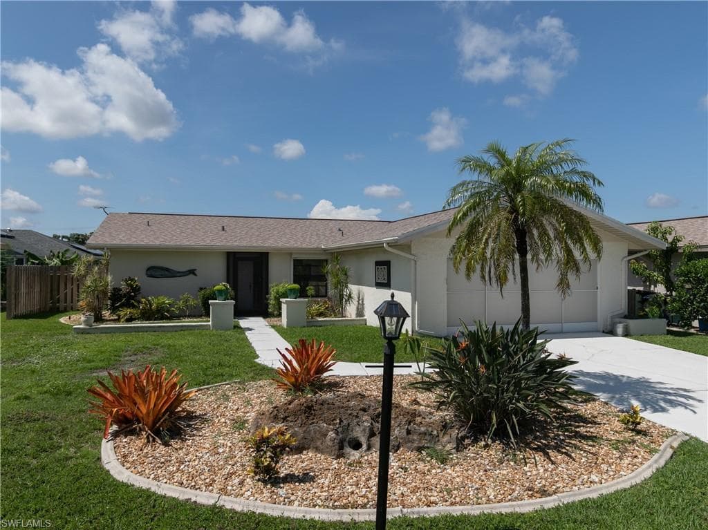9759 Foxglove CIR FORT MYERS, FL 33919