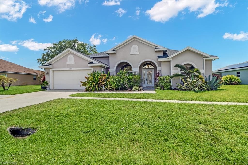 4680 Varsity CIR LEHIGH ACRES, FL 33971