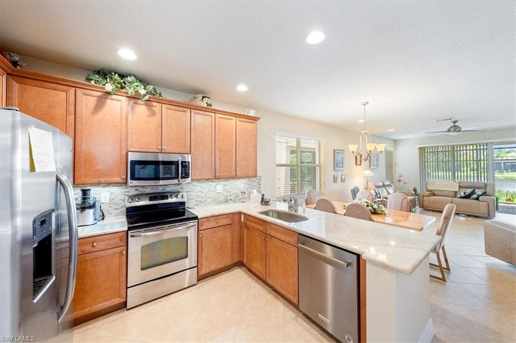 10462 Spruce Pine CT FORT MYERS, FL 33913