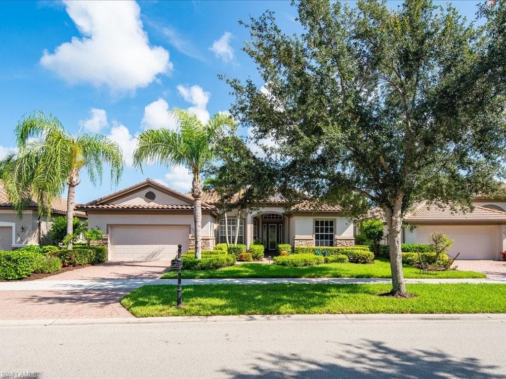 8824 Mustang Island CIR NAPLES, FL 34113