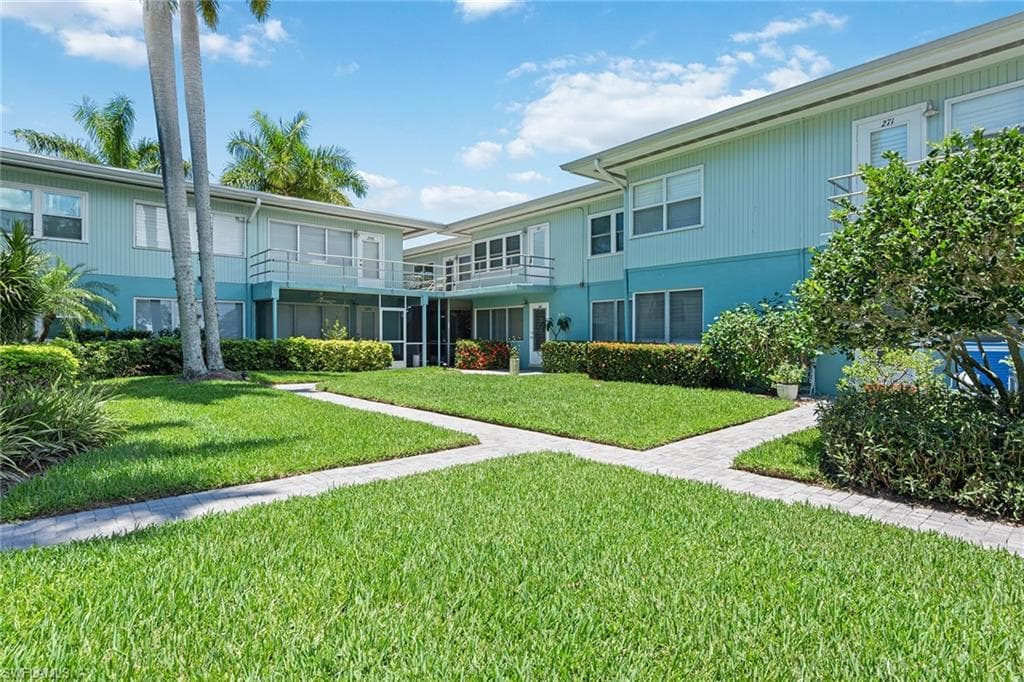 261 8th AVE S 261 NAPLES, FL 34102