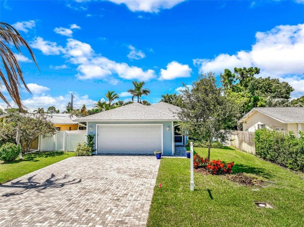 743 108th AVE N NAPLES, FL 34108