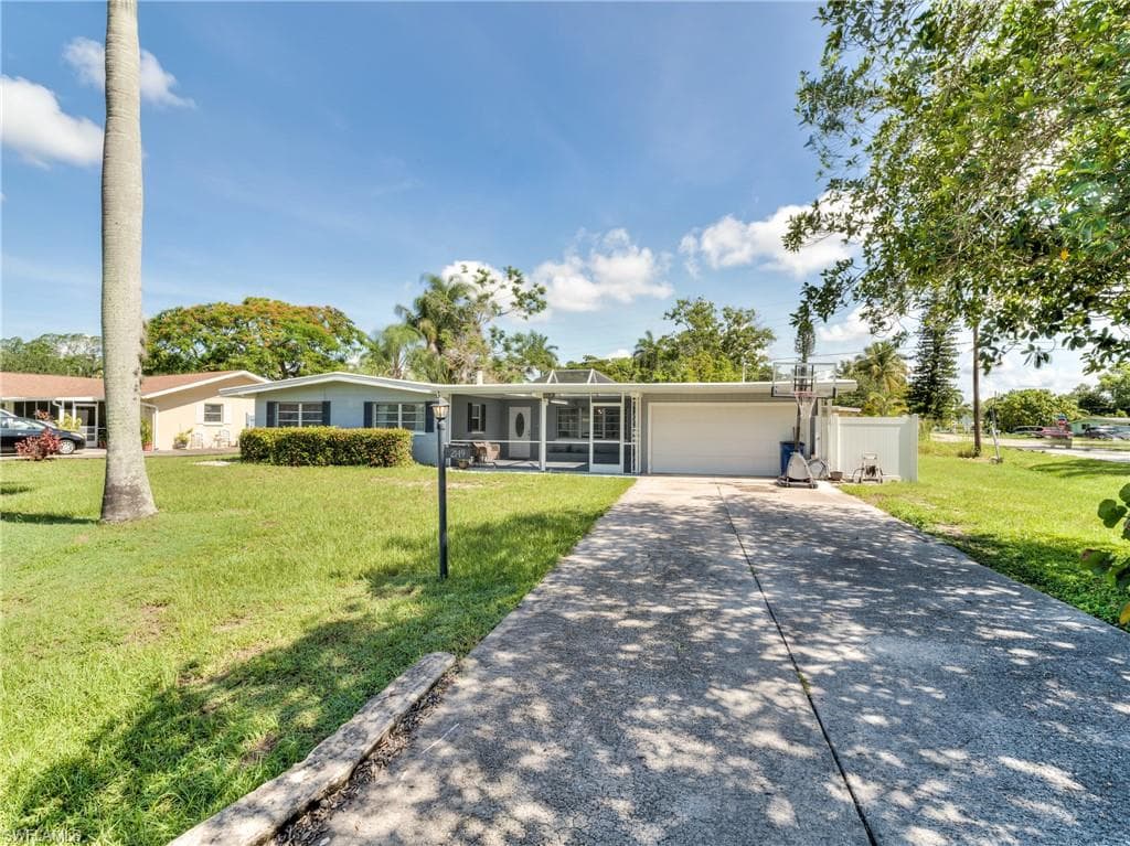 2149 Burton AVE FORT MYERS, FL 33907