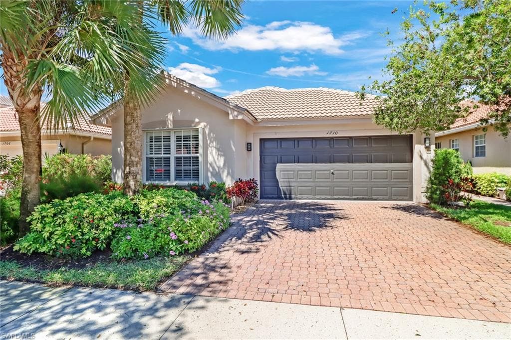 1710 Triangle Palm TER NAPLES, FL 34119