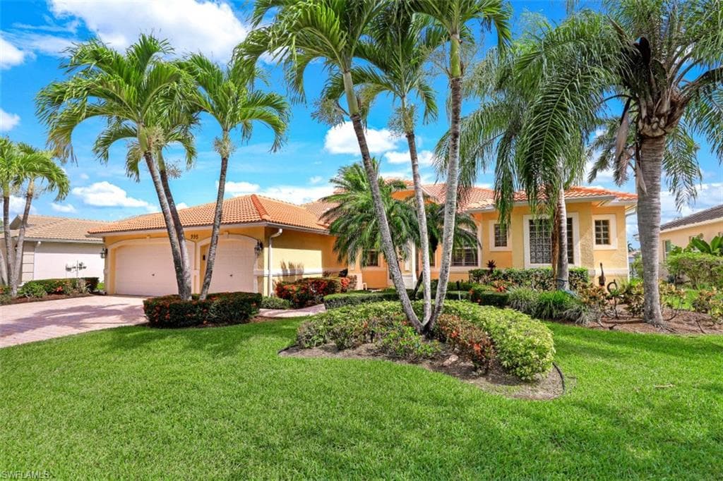 995 Chesapeake Bay CT NAPLES, FL 34120