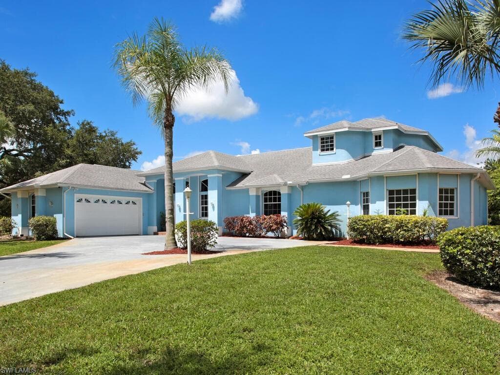 813 Glenn AVE LEHIGH ACRES, FL 33972