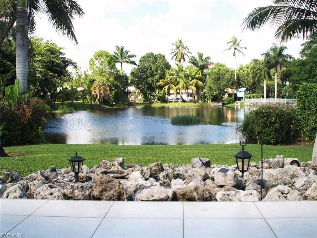 1201 8th TER N NAPLES, FL 34102