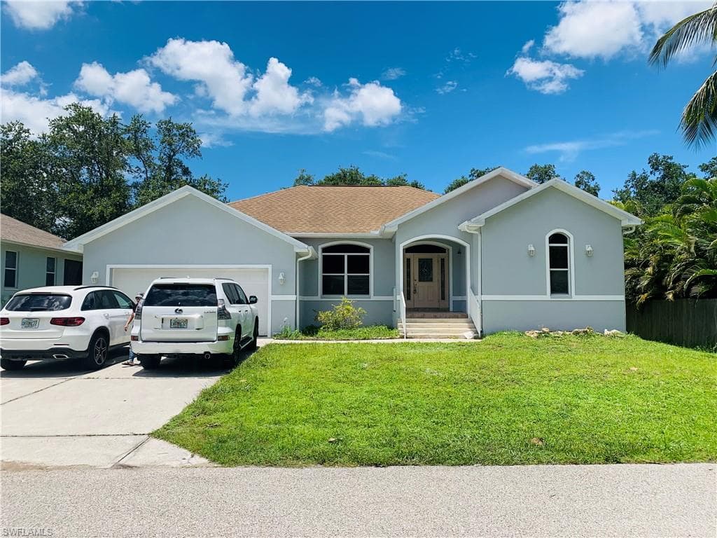 7930 Sandel Wood CIR W FORT MYERS, FL 33908