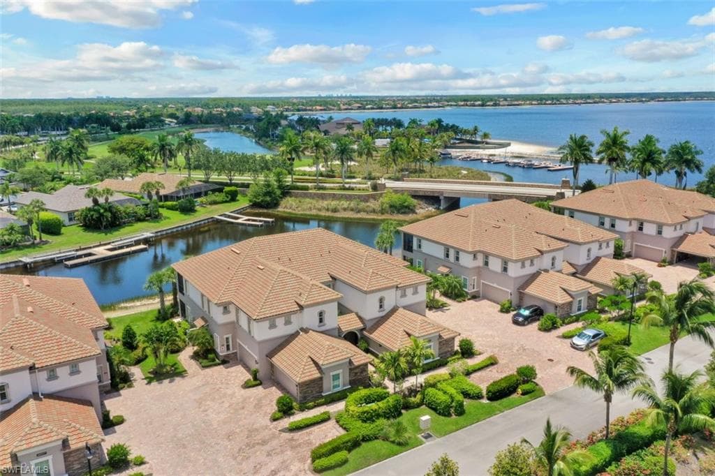 8843 Nautical Landing CIR 9-101 NAPLES, FL 34120