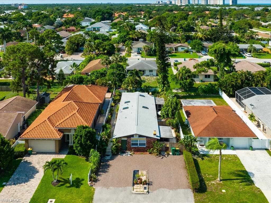 726 95th AVE N NAPLES, FL 34108