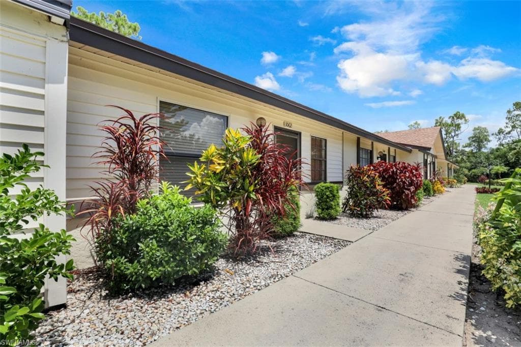 1062 Pine Isle LN NAPLES, FL 34112