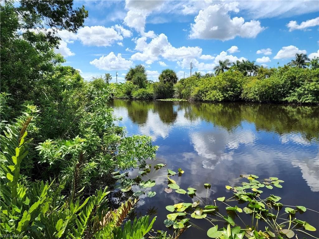 2810 NW 4th ST CAPE CORAL, FL 33993