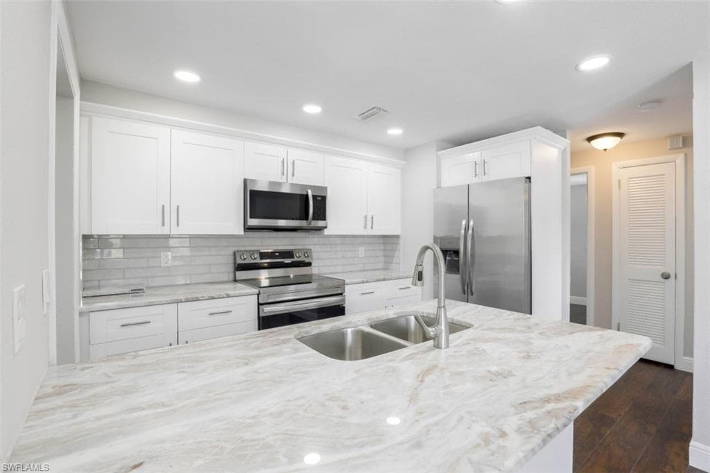 2217 Coronet ST FORT MYERS, FL 33907