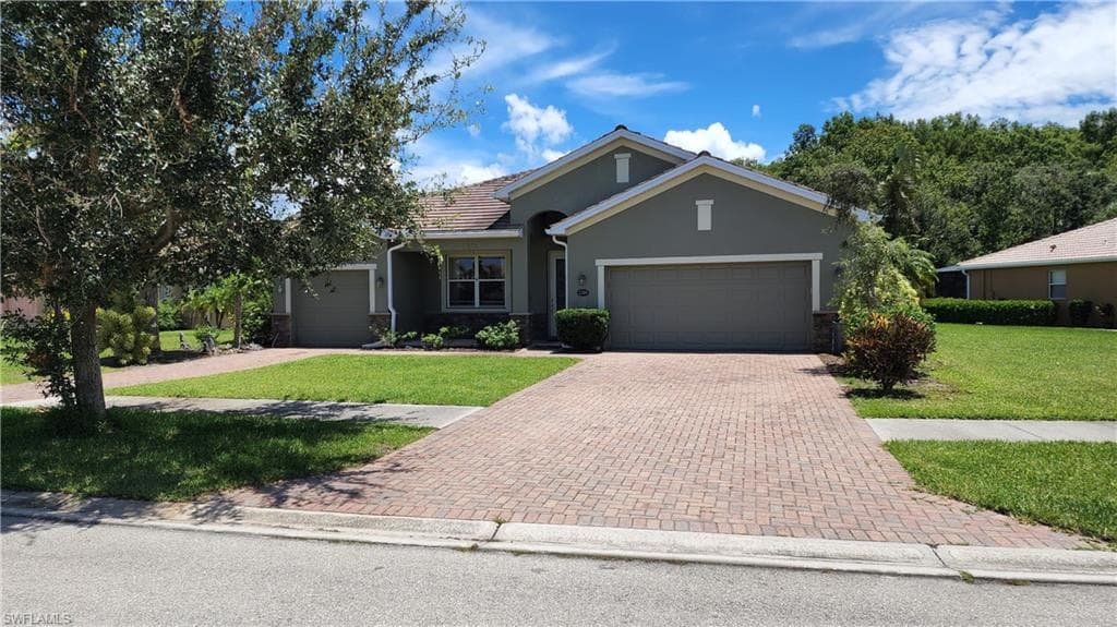 3300 HAMPTON BLVD ALVA, FL 33920