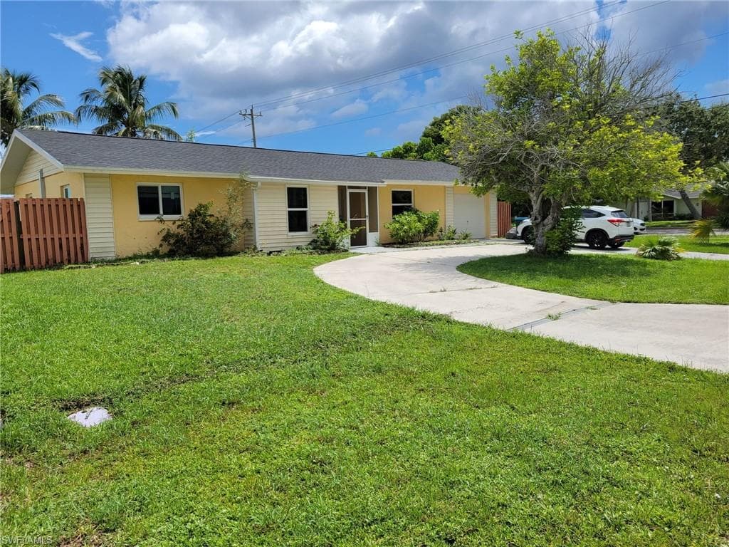 902 SE 15th ST CAPE CORAL, FL 33990