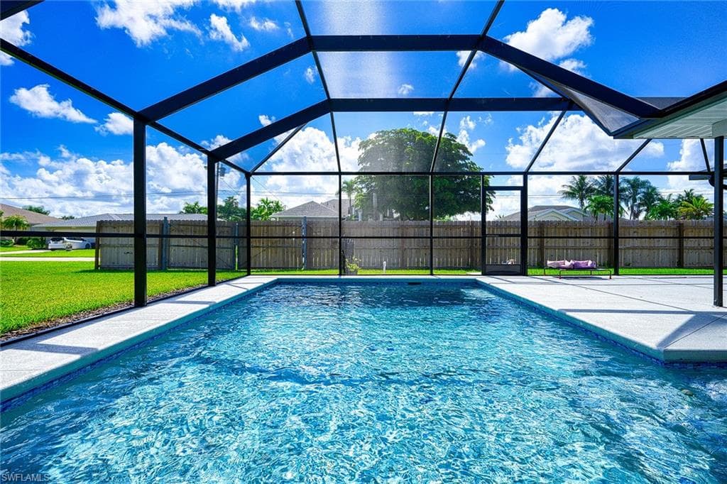 201 38th TER CAPE CORAL, FL 33914