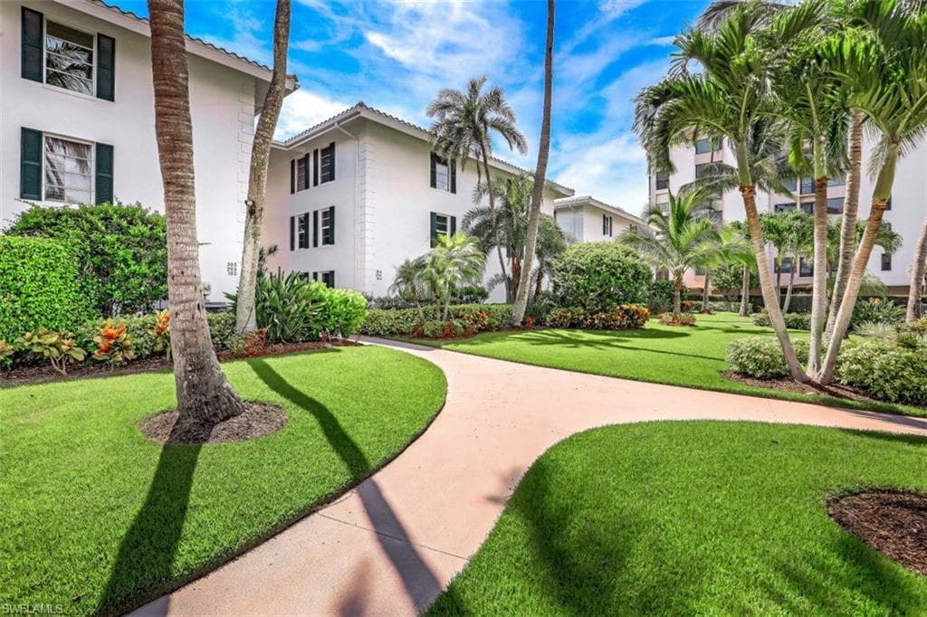 10573 Gulf Shore DR 304 NAPLES, FL 34108