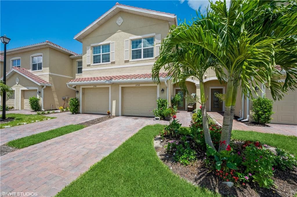 2754 Citrus ST NAPLES, FL 34120