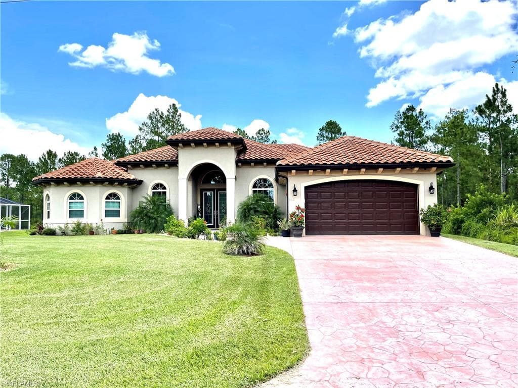 810 Clark AVE LEHIGH ACRES, FL 33972